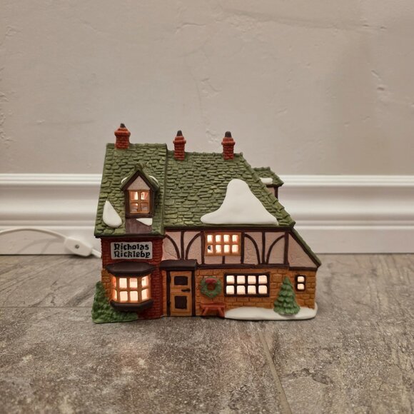 Department 56 Nicholas Nickelby "Cottage" Dickens Village Series 5925-0 - Picture 2 of 8